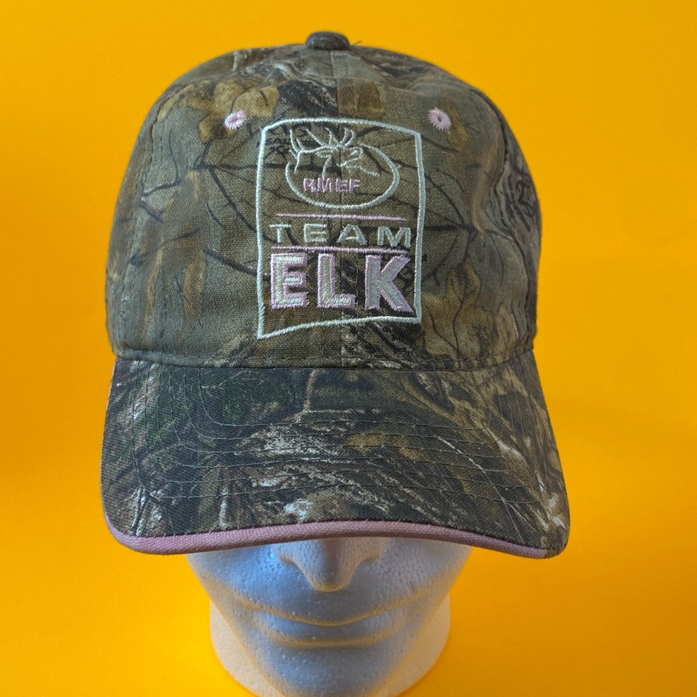 RMEF camo hat in like new condition